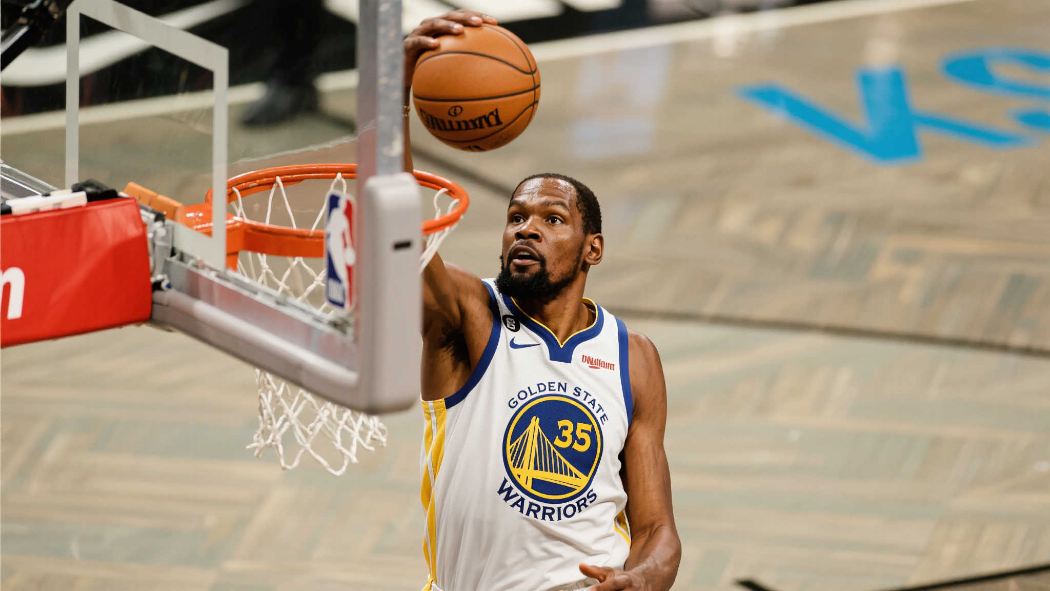 杜兰特与阿门·汤普森引领新赛季防守效率排行 而说到榜单另一霸主"凯文·杜兰特",大家自然会联想